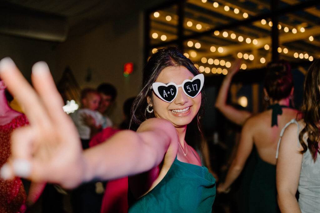 Bridesmaid throws up peace sign to documentary-style photographer's camera