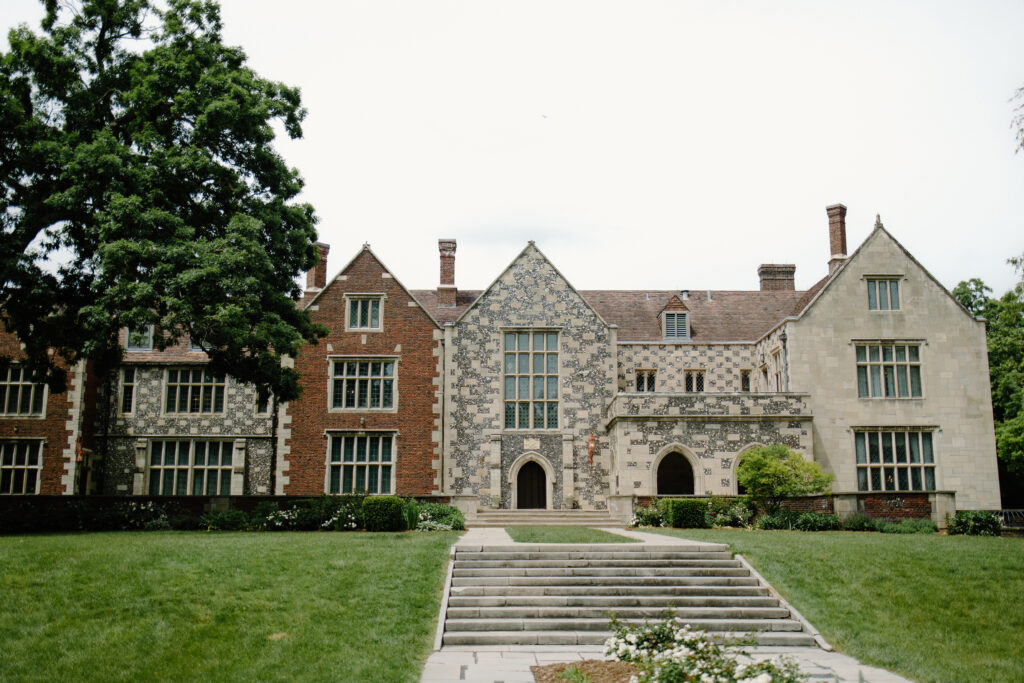 Garden wedding at Salisbury House and Gardens in Des Moines, Iowa