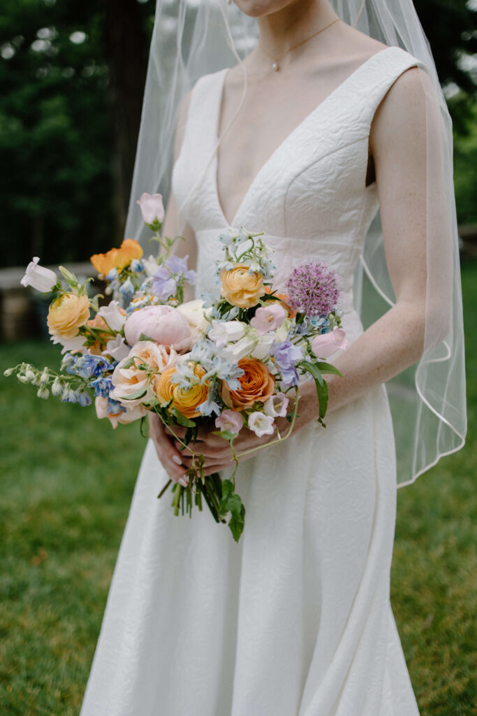 Bridal floral arrangement in garden wedding 